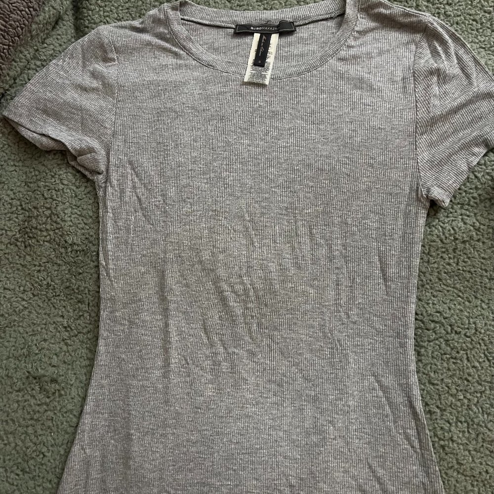 BCBG Ribbed Knit Shirt Sleeve, Size S, Gray